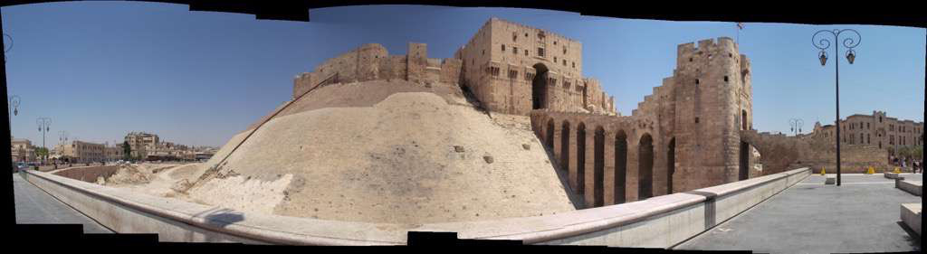 2009 Syria 36  - Aleppo The citadel.jpg