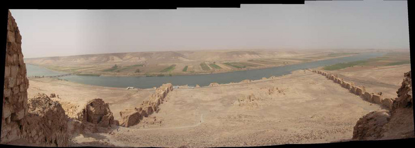 2009 Syria 45  - Halabiye ruins on the banks of the Euphrates.jpg